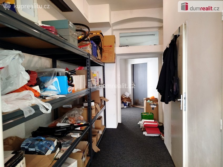 Pronájem  obchodních prostor 50 m^2 Vítězná, Karlovy Vary 