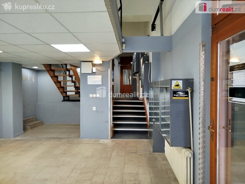 Pronájem  obchodních prostor 276 m^2 Vítězná, Karlovy Vary 