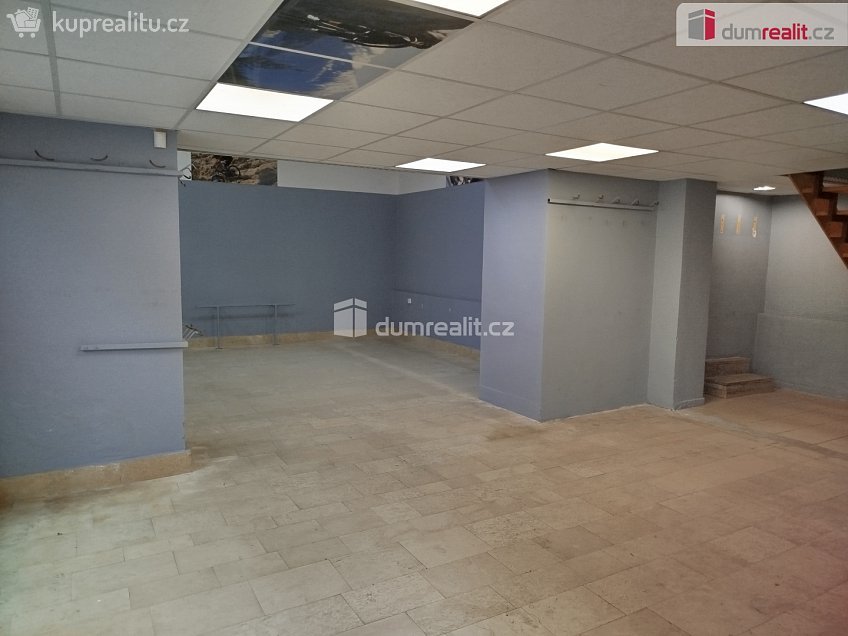 Pronájem  obchodních prostor 276 m^2 Vítězná, Karlovy Vary 