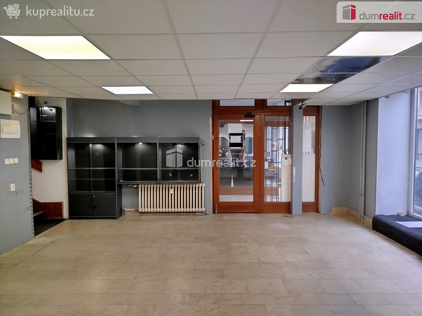 Pronájem  obchodních prostor 276 m^2 Vítězná, Karlovy Vary 