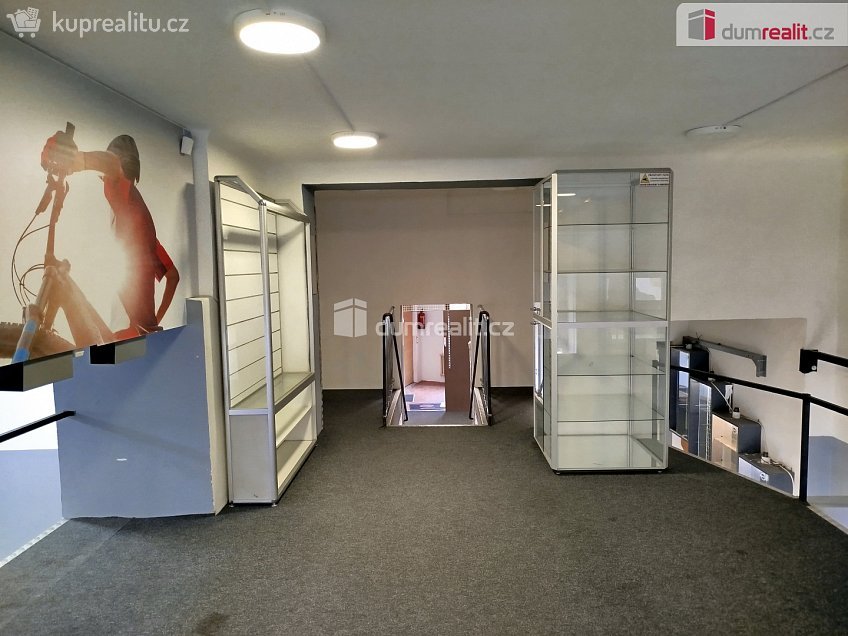 Pronájem  obchodních prostor 276 m^2 Vítězná, Karlovy Vary 