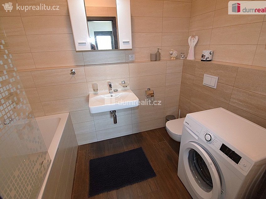 Pronájem bytu 2+kk 60 m^2 U Mlýnského kanálu, Praha 8 