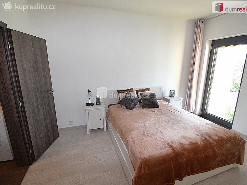 Pronájem bytu 2+kk 60 m^2 U Mlýnského kanálu, Praha 8 