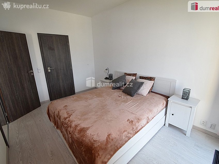 Pronájem bytu 2+kk 60 m^2 U Mlýnského kanálu, Praha 8 