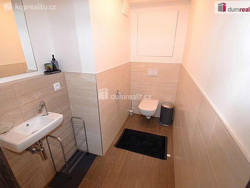 Pronájem bytu 2+kk 60 m^2 U Mlýnského kanálu, Praha 8 