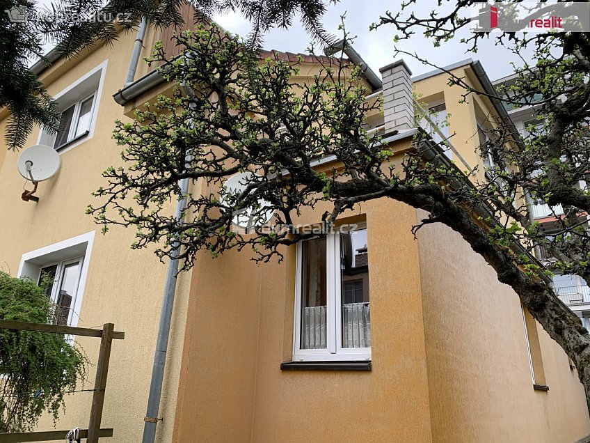Prodej  rodinného domu 87 m^2 Hlavenecká, Praha 9 