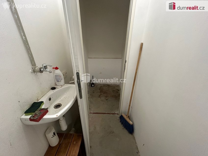 Pronájem  skladu 214 m^2 Polepská, Kolín 