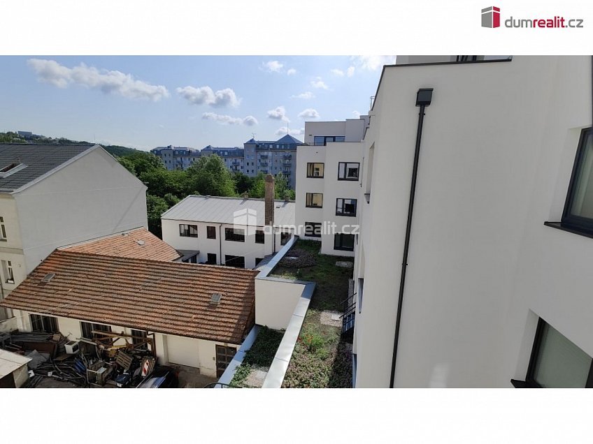 Pronájem bytu 1+kk 30 m^2 Nad Kolčavkou, Praha 9 