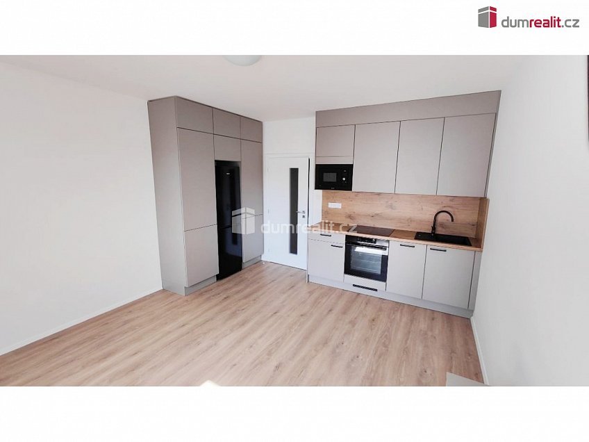Pronájem bytu 1+kk 30 m^2 Nad Kolčavkou, Praha 9 