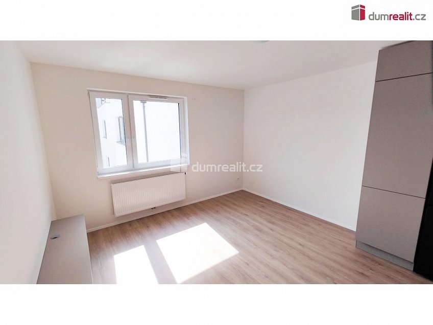 Pronájem bytu 1+kk 30 m^2 Nad Kolčavkou, Praha 9 