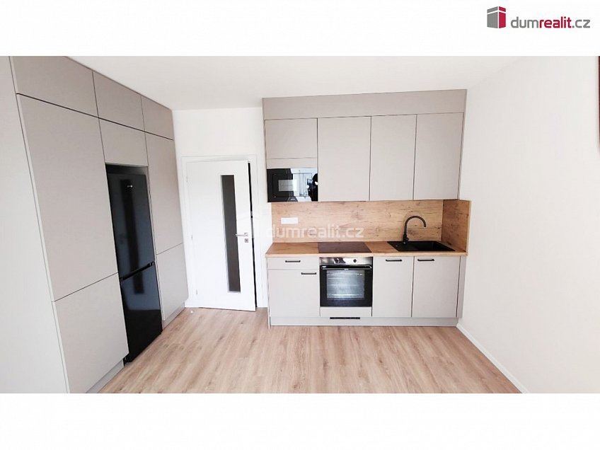Pronájem bytu 1+kk 30 m^2 Nad Kolčavkou, Praha 9 