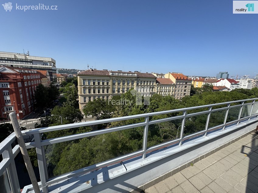 Pronájem bytu 2+kk 73 m^2 Tusarova, Praha 7 