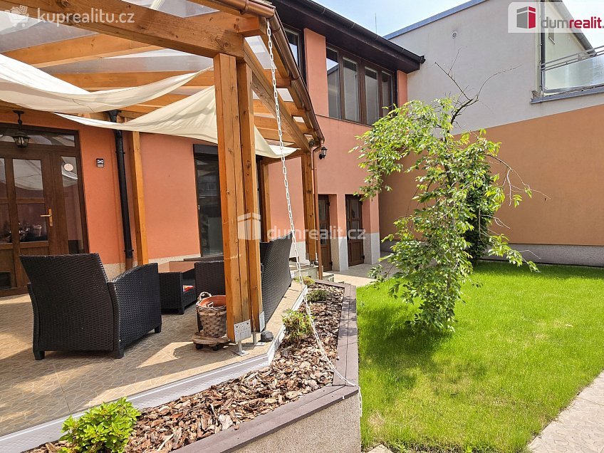 Prodej  rodinného domu 200 m^2 Dobrovského, Písek 