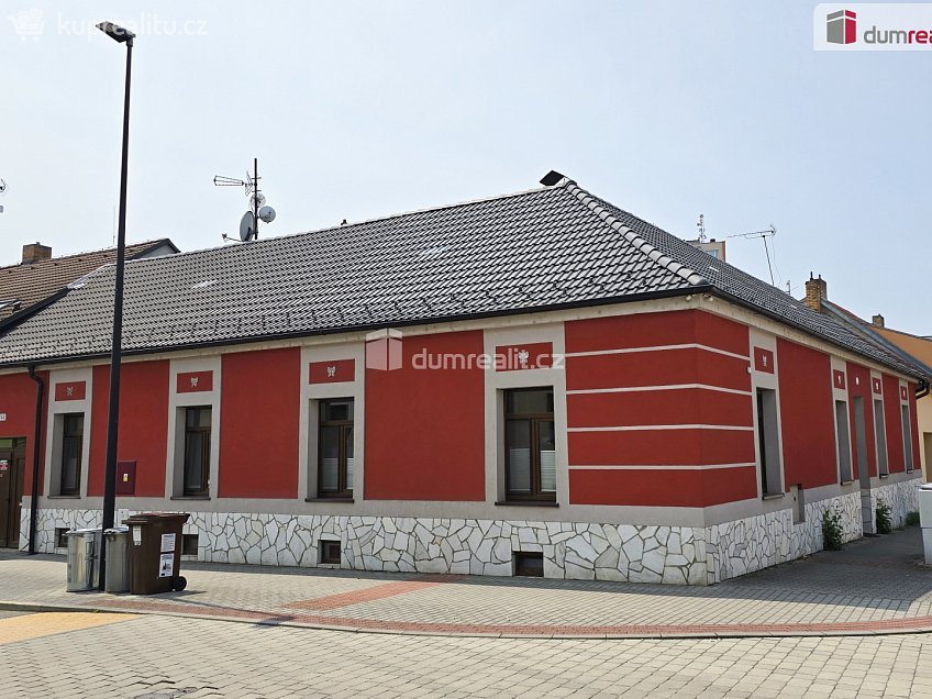 Prodej  rodinného domu 200 m^2 Dobrovského, Písek 
