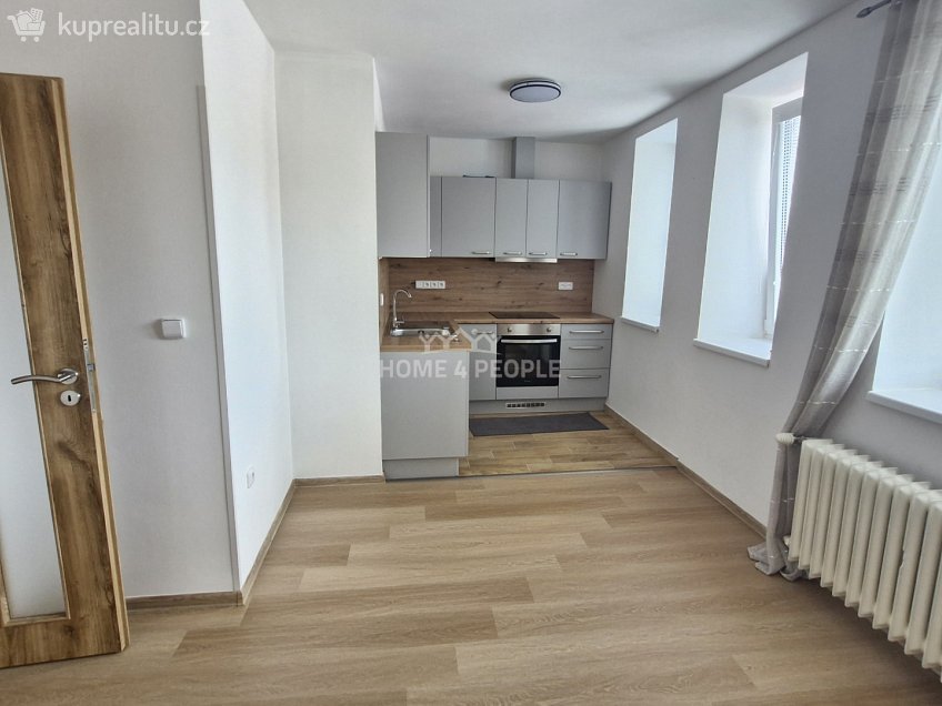 Pronájem bytu 2+1 80 m^2 Komenského, Moravský Krumlov 
