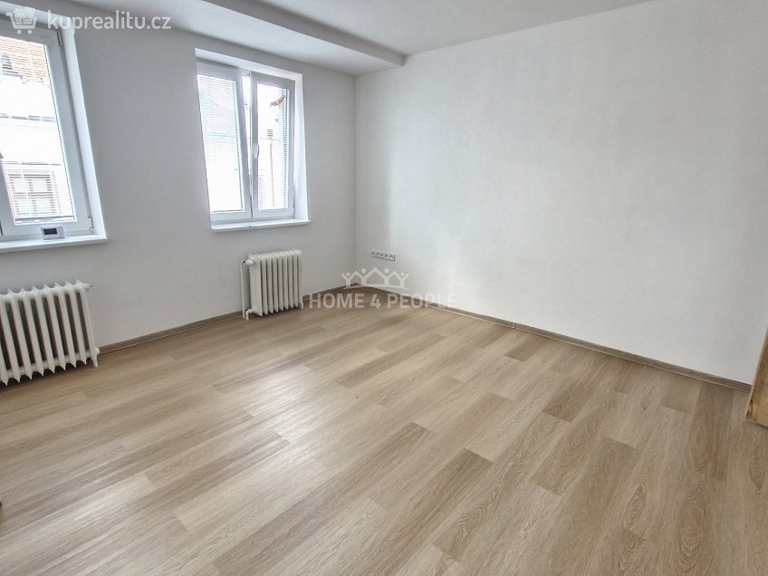 Pronájem bytu 2+1 80 m^2 Komenského, Moravský Krumlov 