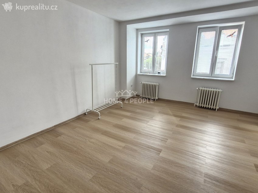 Pronájem bytu 2+1 80 m^2 Komenského, Moravský Krumlov 