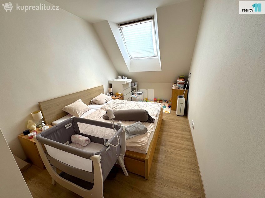 Pronájem bytu 2+kk 48 m^2 Lyčkovo náměstí, Praha 8 
