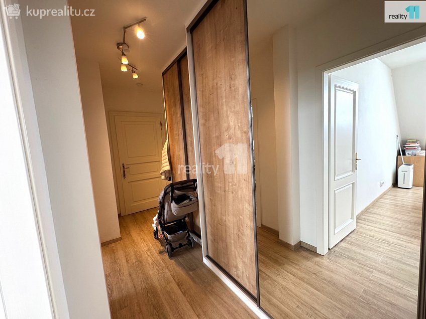 Pronájem bytu 2+kk 48 m^2 Lyčkovo náměstí, Praha 8 