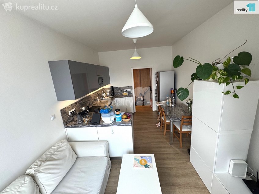 Pronájem bytu 2+kk 48 m^2 Lyčkovo náměstí, Praha 8 