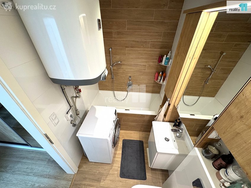Pronájem bytu 2+kk 48 m^2 Lyčkovo náměstí, Praha 8 