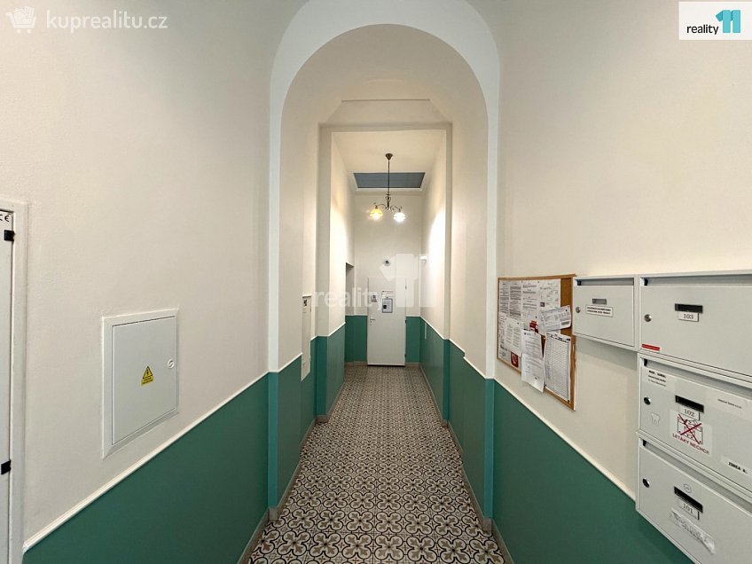 Pronájem bytu 2+kk 48 m^2 Lyčkovo náměstí, Praha 8 