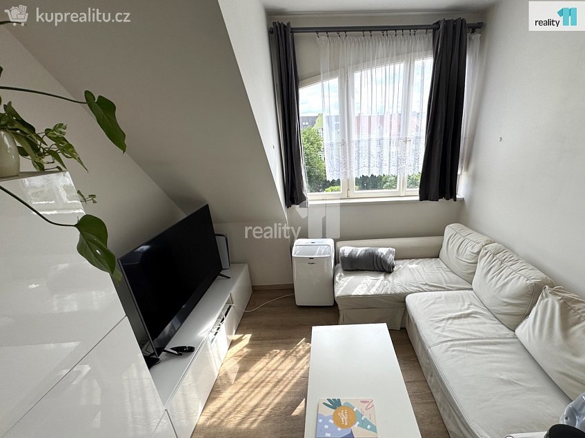 Pronájem bytu 2+kk 48 m^2 Lyčkovo náměstí, Praha 8 