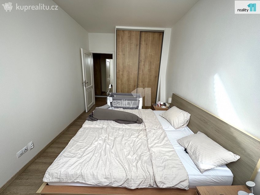 Pronájem bytu 2+kk 48 m^2 Lyčkovo náměstí, Praha 8 