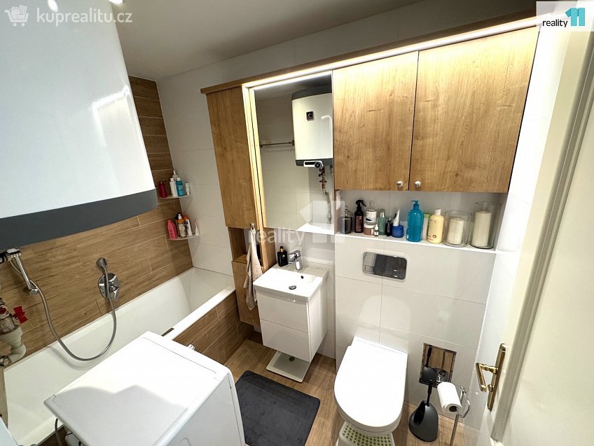 Pronájem bytu 2+kk 48 m^2 Lyčkovo náměstí, Praha 8 
