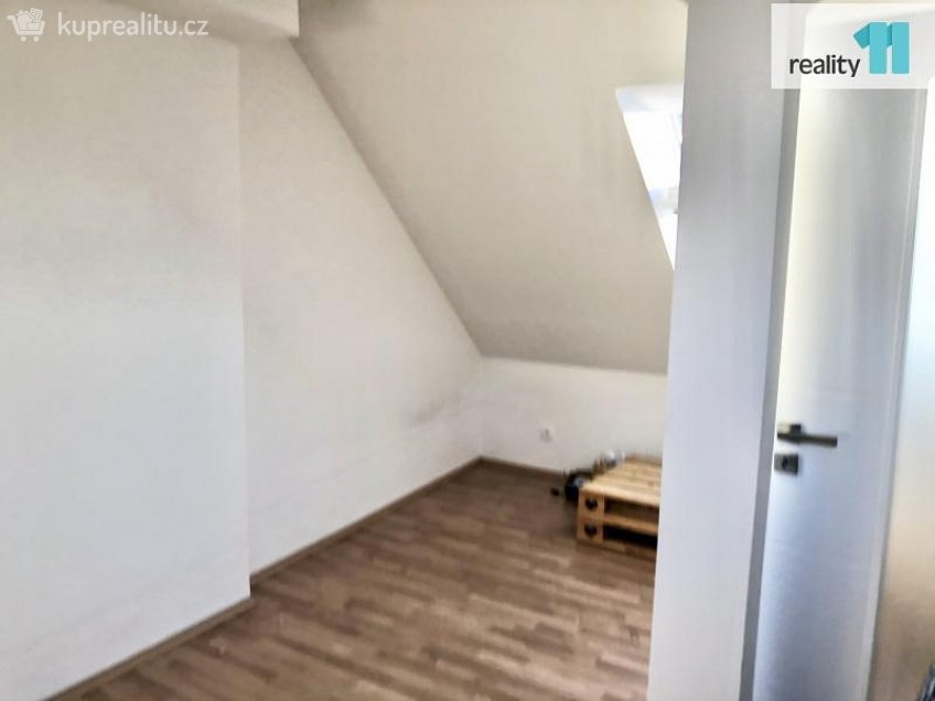 Pronájem bytu 3+kk 65 m^2 Drnovská, Praha 6 