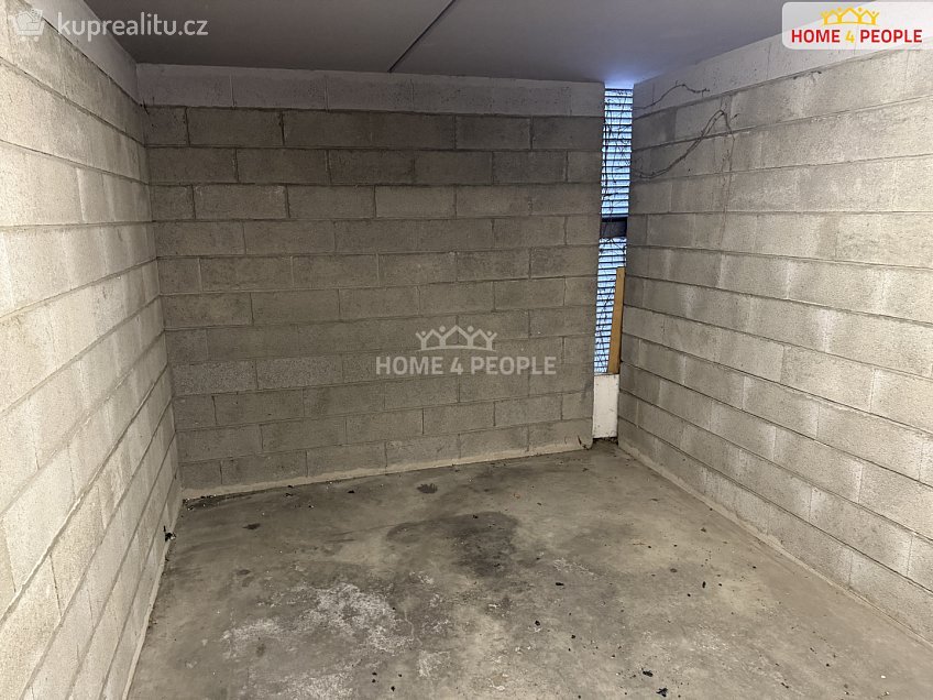 Pronájem  garáže 18 m^2 Bašteckého, Praha 13 