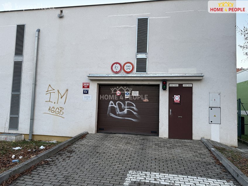 Pronájem  garáže 18 m^2 Bašteckého, Praha 13 