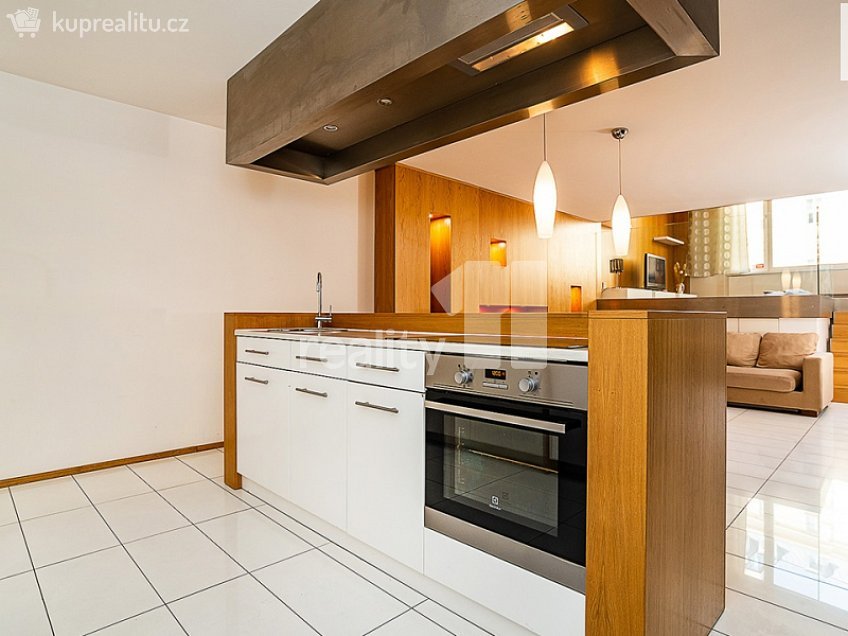 Pronájem bytu 2+kk 104 m^2 Senovážné náměstí, Praha 1 