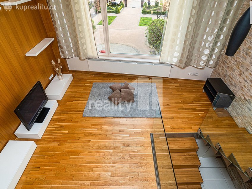 Pronájem bytu 2+kk 104 m^2 Senovážné náměstí, Praha 1 