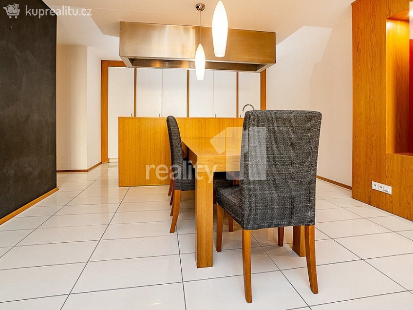 Pronájem bytu 2+kk 104 m^2 Senovážné náměstí, Praha 1 