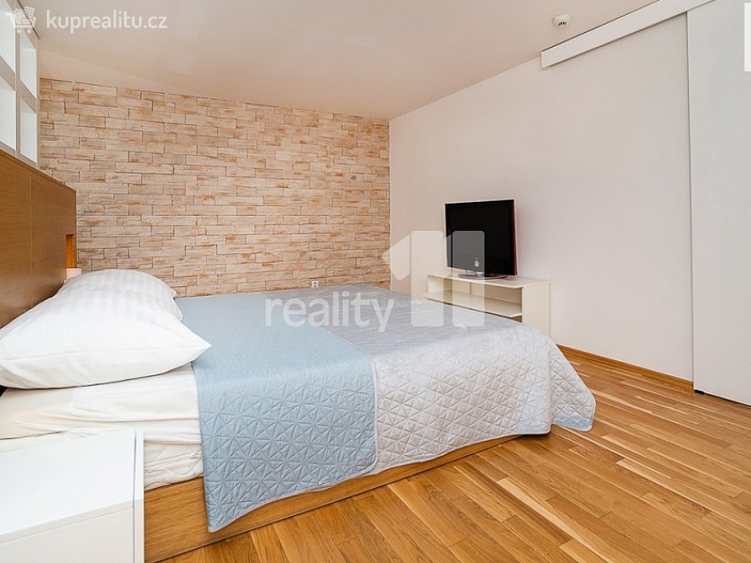 Pronájem bytu 2+kk 104 m^2 Senovážné náměstí, Praha 1 