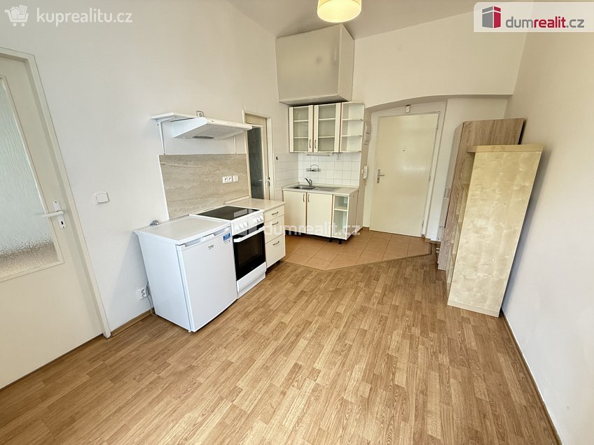 Pronájem bytu 2+kk 35 m^2 Kmochova, Praha 5 