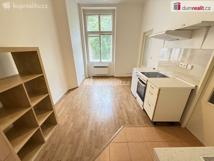 Pronájem bytu 2+kk 35 m^2 Kmochova, Praha 5 