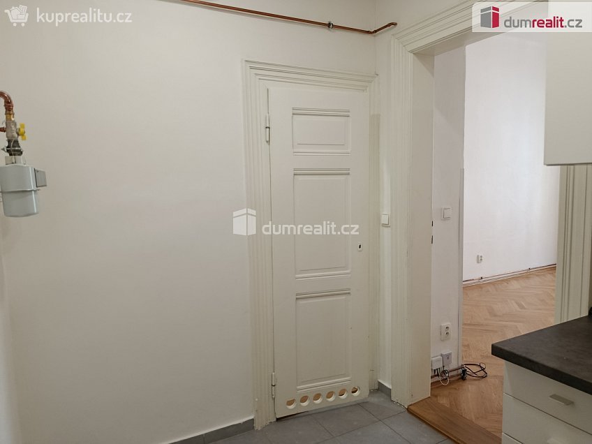 Pronájem bytu 1+kk 27 m^2 Na spojce, Praha 10 