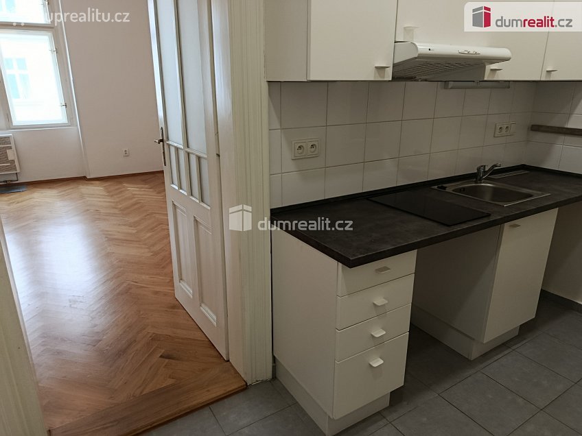 Pronájem bytu 1+kk 27 m^2 Na spojce, Praha 10 