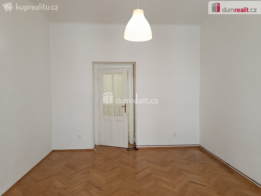 Pronájem bytu 1+kk 27 m^2 Na spojce, Praha 10 