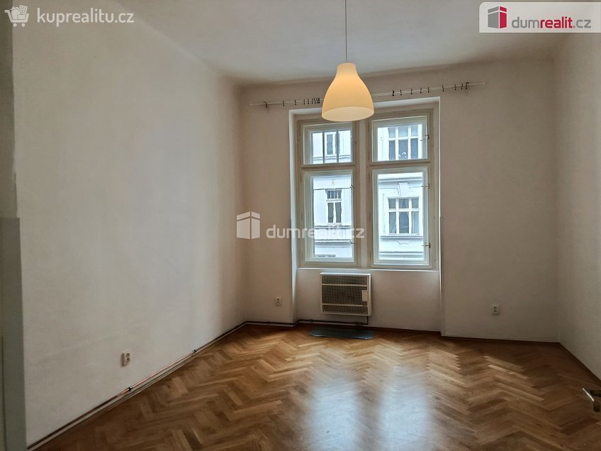 Pronájem bytu 1+kk 27 m^2 Na spojce, Praha 10 