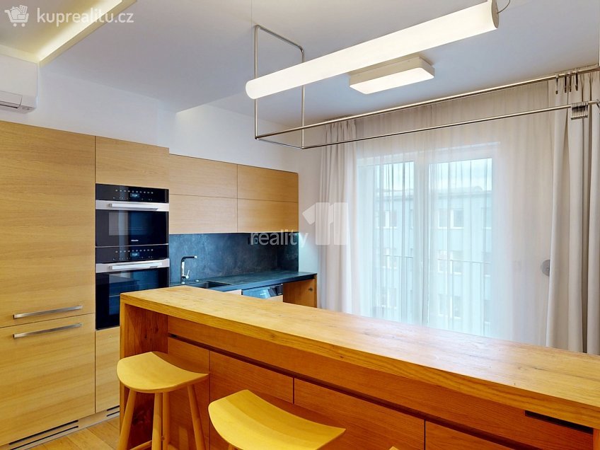 Prodej bytu 3+kk 101 m^2 Novovysočanská, Praha 9 