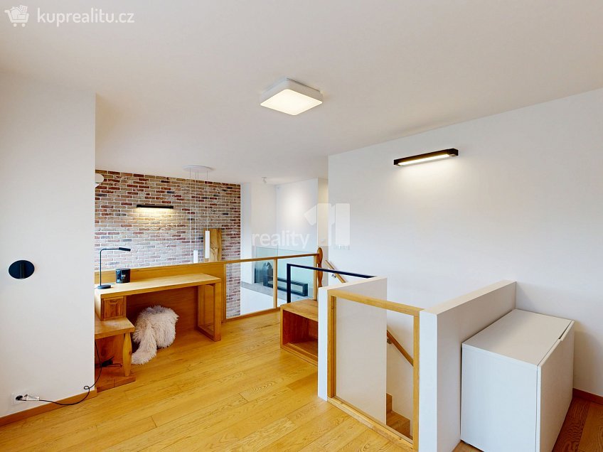 Prodej bytu 3+kk 101 m^2 Novovysočanská, Praha 9 