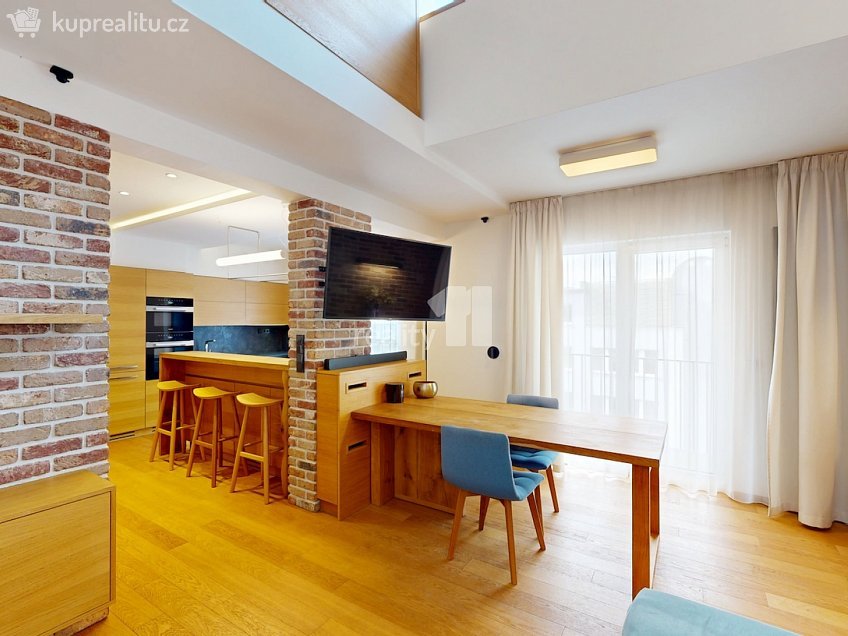 Prodej bytu 3+kk 101 m^2 Novovysočanská, Praha 9 