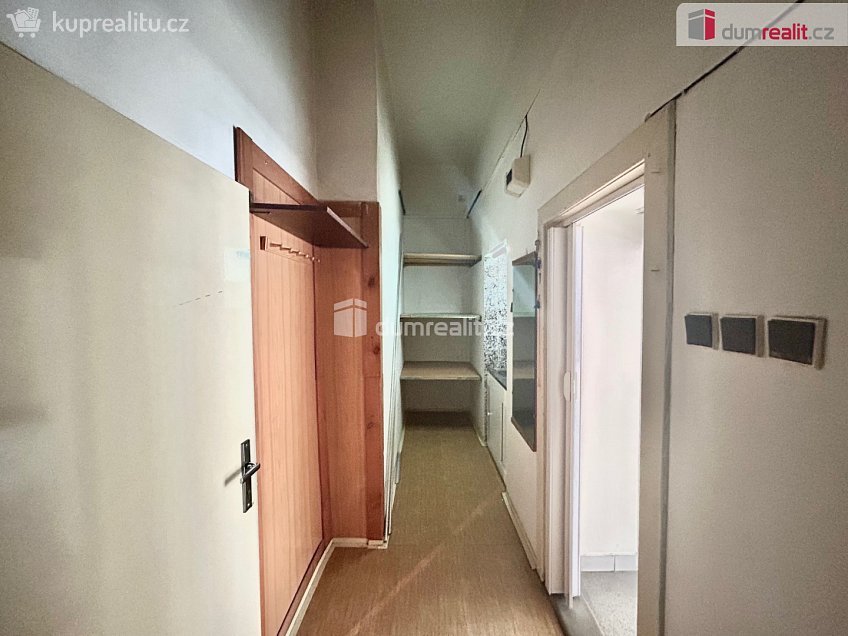 Pronájem  obchodních prostor 36 m^2 Zámecká, Kolín 