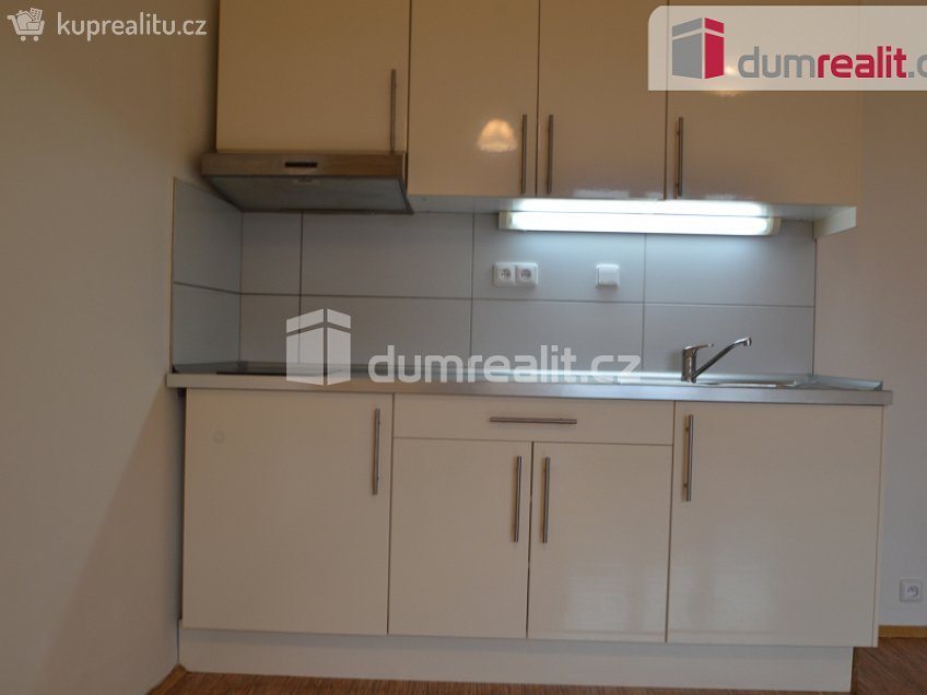 Pronájem bytu 2+kk 67 m^2 Na Dionysce, Praha 6 