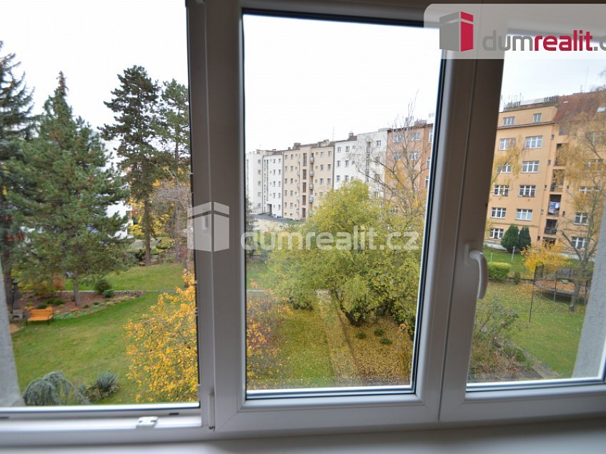Pronájem bytu 2+kk 67 m^2 Na Dionysce, Praha 6 
