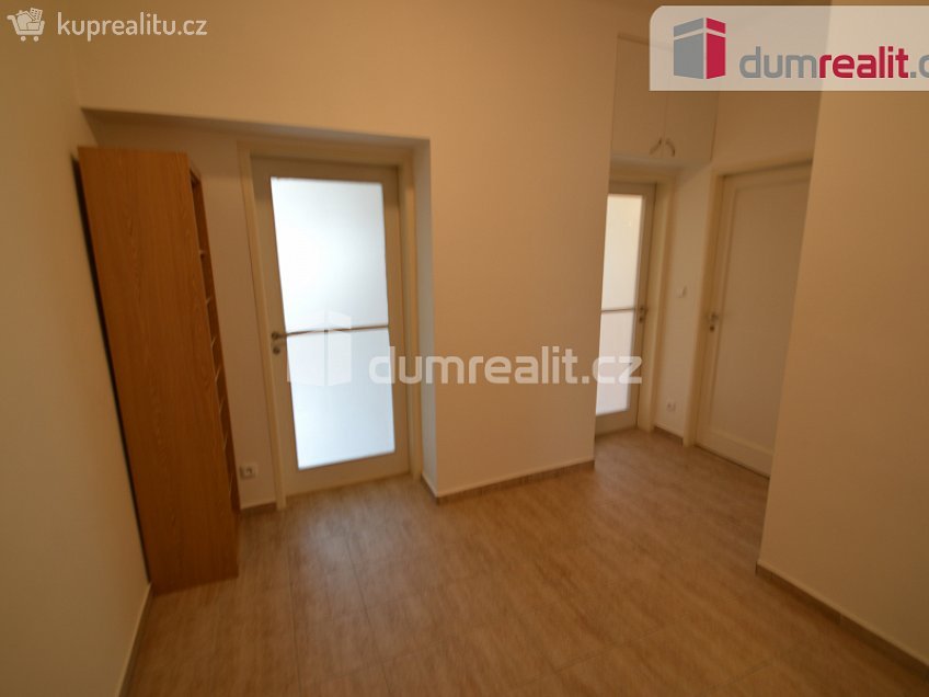 Pronájem bytu 2+kk 67 m^2 Na Dionysce, Praha 6 