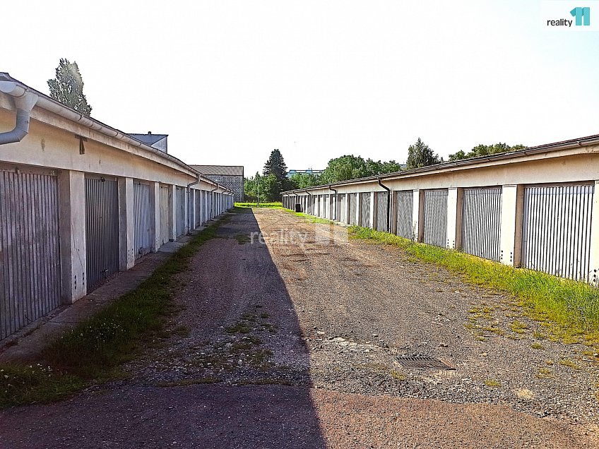 Prodej  garáže 18 m^2 U Mostku, Hradec Králové 